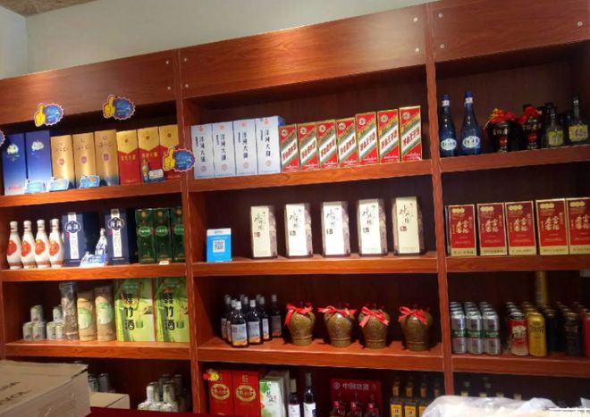 為何街邊煙酒行少有人進(jìn)店，卻依然盈利？揭秘?zé)煵葜破妨闶蹆?nèi)幕